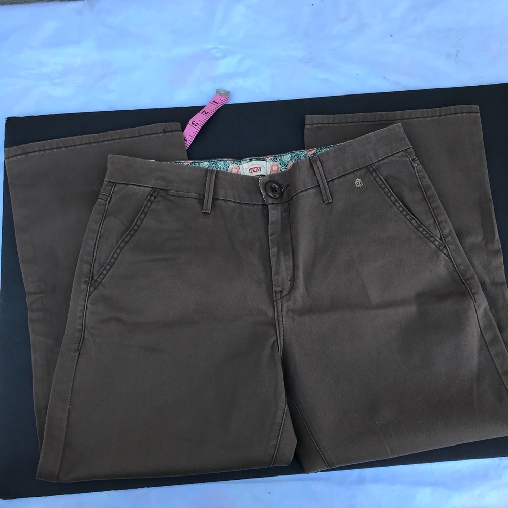 Levi’s misses khaki 10